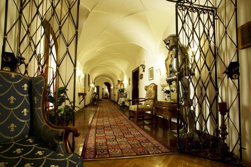 Schlosshotel Post Edelfreisitz Sprengenstein Imst Dış mekan fotoğraf
