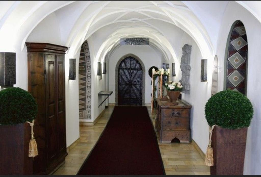 Schlosshotel Post Edelfreisitz Sprengenstein Imst Dış mekan fotoğraf