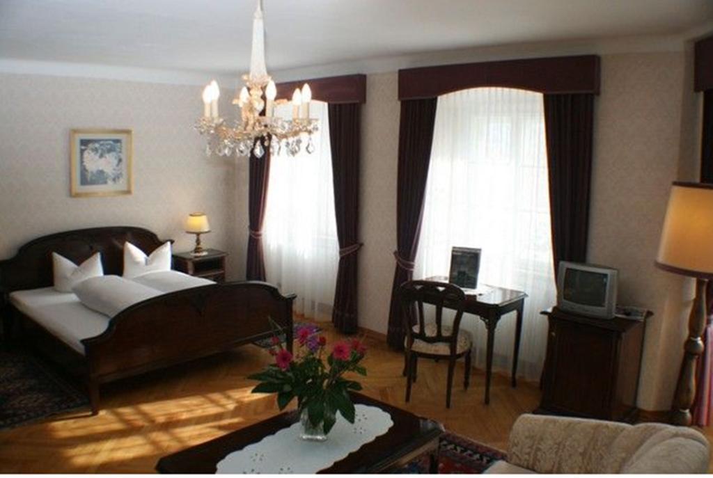 Schlosshotel Post Edelfreisitz Sprengenstein Imst Dış mekan fotoğraf