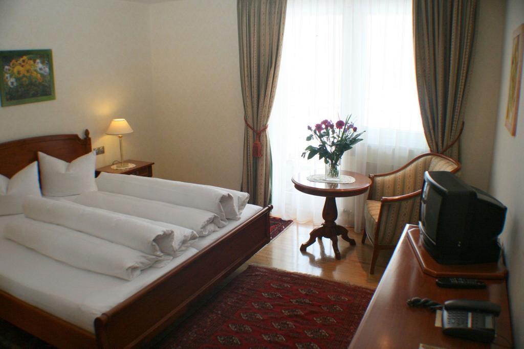 Schlosshotel Post Edelfreisitz Sprengenstein Imst Oda fotoğraf